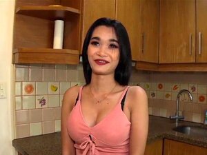 La jolie Hawt Thai Cutie est enceinte et bouchée