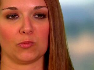 La femme échangiste réalise quelques désirs lesbiens qu'elle a