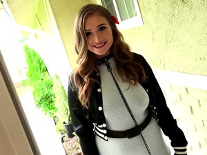 La superbe nana Skylar Snow rencontre un mec bien membré pour se