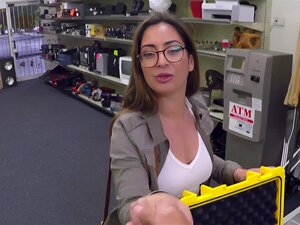 XXX PAWN - Faire un marché avec la playgirl européenne à lunettes