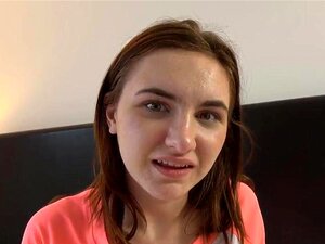Le mec chanceux sur le net quand elle avait 19 ans et qu'elle a appris