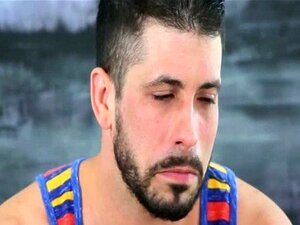 Un mec espagnol suce une bite lors de gaycastings