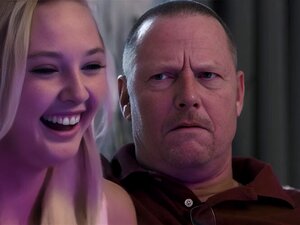 La belle-fille fait baiser une milf et son mari.Ils ont un plan à