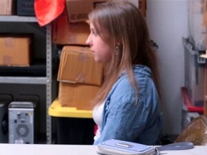 Adolescente voleuse éjaculée. Adolescente voleur éjaculée