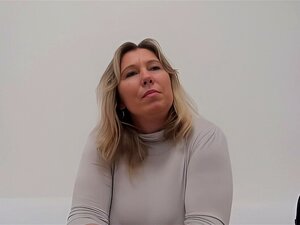 Belle Blonde Mature Jana aux Gros Seins et Gros Cul