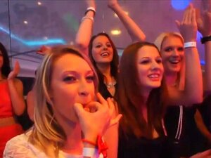 Préparez-vous à une soirée sauvage et coquine à notre fête CFNM,