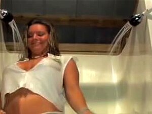 Vidéos de sexe en public de coquines de 21 ans montrant de la