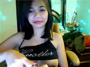 La masturbation de petites asiatiques se termine par une éjaculation