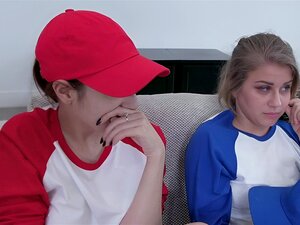 Les meilleures amies April Snow et Taylor Blake se font baiser la