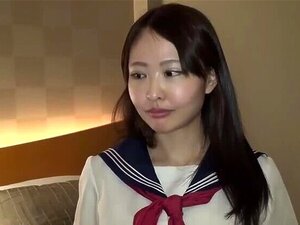 Merveilleuse salope asiatique se fait fister par un mec enragé