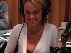 Topless defiance dans une émission de Radio française