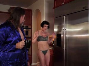 L'agent collecteur baise le accro au shopping Olive Green. Olive Glass