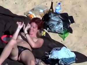 Le vestiaire de la piscine s'est fait voyeuriser par-dessus et il y