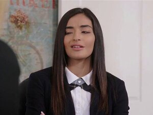 La magnifique MILF India lèche la chatte mouillée de la mignonne