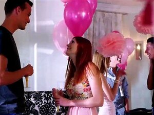 Anny Aurora et Alexis Crystal célèbrent avec une orgie