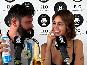 CAMI NAIR MANGE LA BANANE DU PODCAST ELO DANS LA SALLE ÉPICÉE