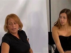 Thrashing - Angelina et Lena - Newcommers, 2 petites majeures fessées