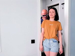 Le propriétaire prend le sexe comme paiement