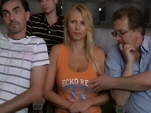 Vivez l'excitation de regarder Nikita Valentin dans une aventure