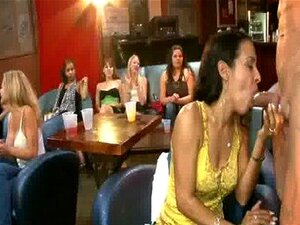 39 salopes chaudes surprises en train de baiser au club 034
