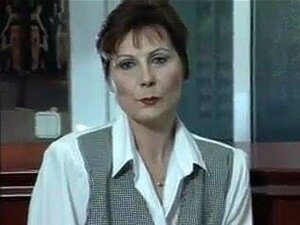 Préparez-vous pour un tour sauvage avec cette MILF rousse ardente !