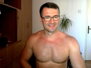 Le beau-père en forme se branle sa grosse bite
