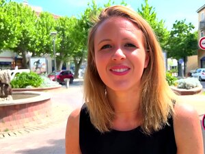 Julie, belle-mère timide que j'aimerais baiser, se déchaîne devant