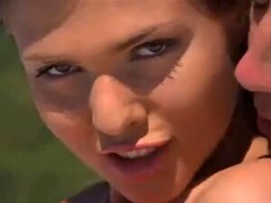 OLIVIA LA ROCHE - Modèle tchèque cloué sur un yacht. OLIVIA LA