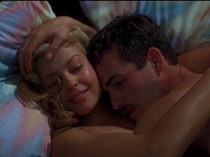 Ashley Judd nue - Normal Life - 1996. Le clip a été extrait du film