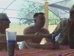 La MILF Bartender reçoit ses conseils en BITE et SPERME