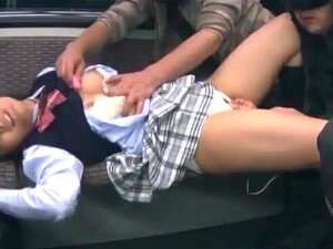 Plongez dans le plaisir coupable du désir public tandis que cette