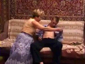 Fétichisme - Maman avec des courbes coquines PAS son beau-fils de