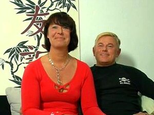 Maman allemande dégueulasse se fait prendre par deux mecs sur le lit