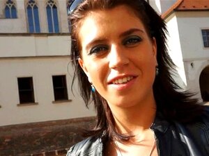 Délice facial collant pour une jolie nana. La chérie sage reçoit