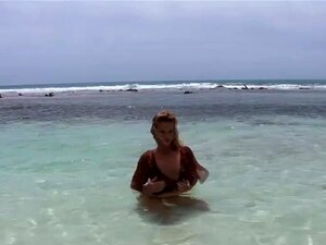 Vidéo XXX PinkoHD : Beach Cock Tails, Cathy adore partir en vacances