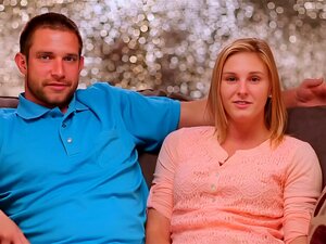 Elle veut ses tétons dressés bien sucés. La poupée échangiste