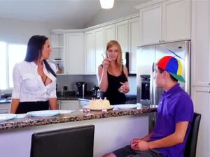 Maman se fait mettre une blonde xxx, MILF chaude pour son anniversaire