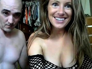 Blonde mature s'amuse sur un chat vidéo