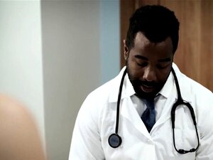Examen rectal pour cette mignonne au gros cul par son docteur noir.