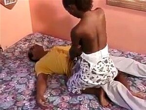 Découvrez le plaisir ultime lorsque cette belle femme noire se lance