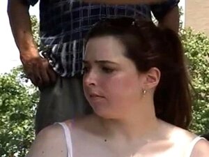 Sous-vêtements roses transparents, vue plongeante sur sa chatte