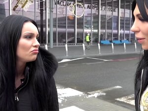 Rues Tchèques-Femmes avec des boutons