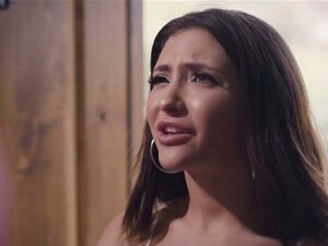 Charles Dera baise la chatte serrée de Jane sous tous les angles.