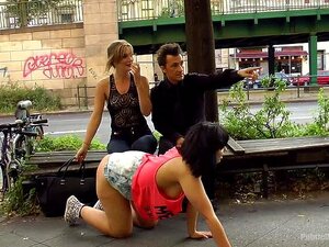 La salope dégueulasse de Berlin humiliée au club de sexe souterrain