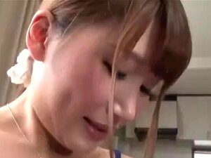 Découvrez le charme envoûtant de Honoka dans une vidéo inoubliable