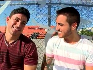 Gars en érection nu public gay Vrai sexe gay public super chaud