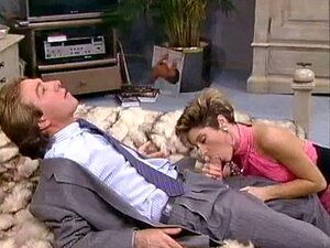 Petite Mademoiselle aux cheveux courts, double pénétration