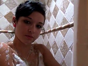 Bailey Love To Tease, Bailey est une mignonne canon ! Elle a un visage