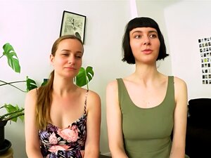 Plongez dans le plaisir enivrant de belles femmes qui explorent leurs