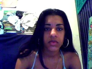 Ébène se masturbe sur webcam